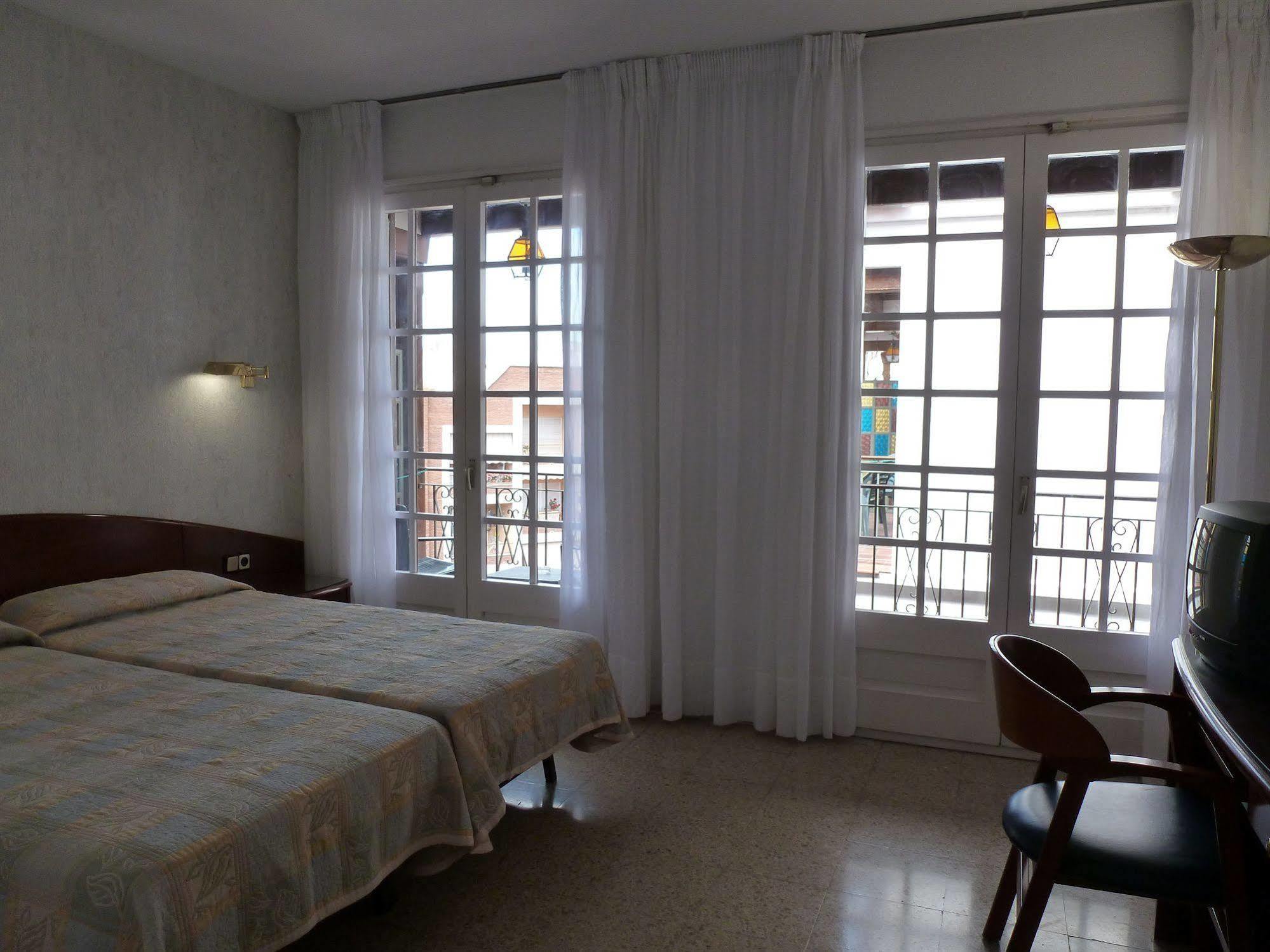 Hotel La Carolina Lloret de Mar Ngoại thất bức ảnh