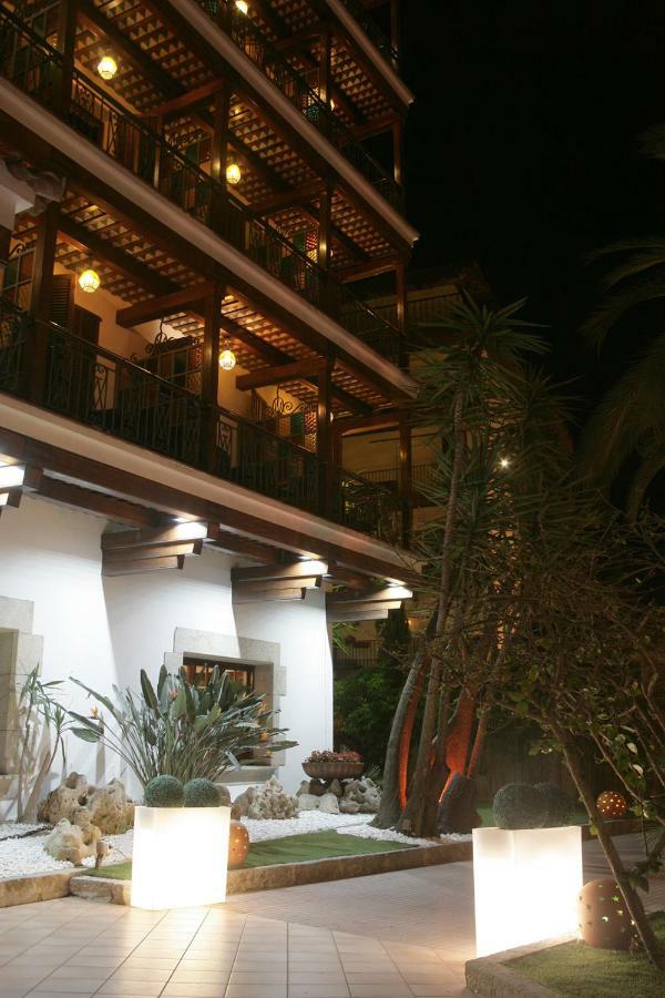 Hotel La Carolina Lloret de Mar Ngoại thất bức ảnh